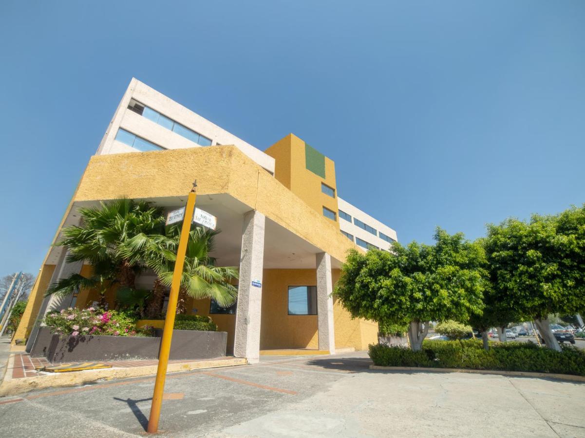 Capital O Hotel Casa Real Celaya Celaya  Bagian luar foto